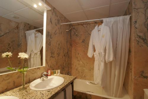Kupatilo u objektu Suite Hotel S'Argamassa Palace