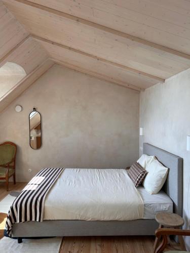 O Poleiro - Modern Living