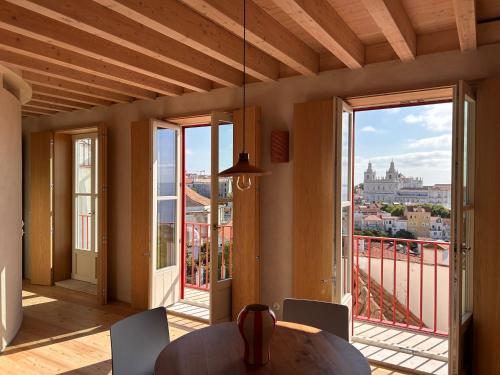 O Poleiro - Modern Living