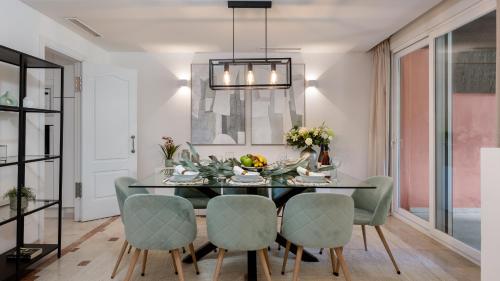 VACATION MARBELLA - Villa Federer, Cine Room, BBQ, NEW Decoration, Garage, Old Town Location, Big Communal Pool, Andalusian Garden, Walking to the Beach