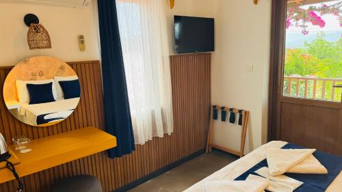 a small room with a bed and a window at Tomsan Suites & Villas Akyaka in Akyaka
