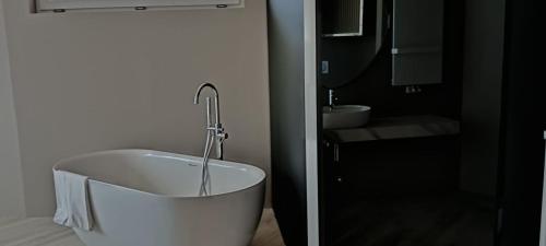 Bilik mandi di Hotel Diana