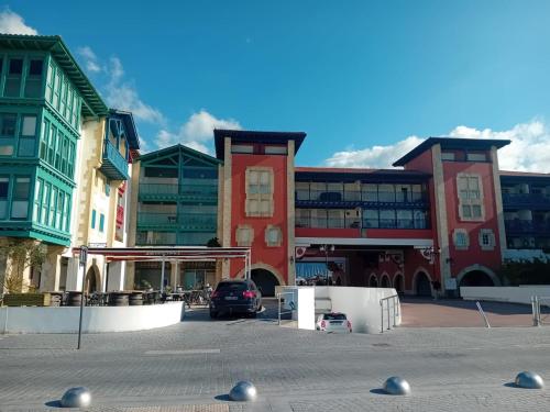 Spacieux T2 à Hendaye avec parking à deux pas de la plage - FR-1-239-794