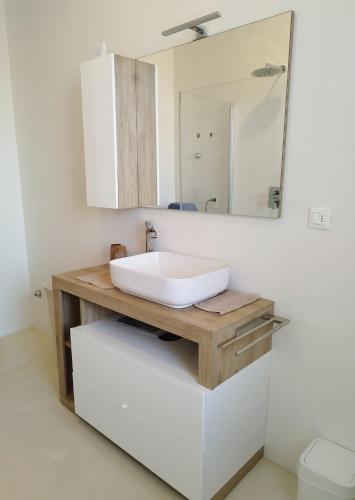 a bathroom with a sink and a mirror at Appartmento a Santarcangelo in Santarcangelo di Romagna