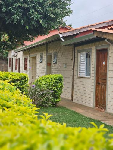 a small house with a door and a yard at Bonito HI Hostel e Pousada in Bonito