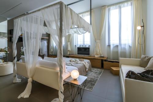 Posteľ alebo postele v izbe v ubytovaní Mercatovecchio Luxury Suites