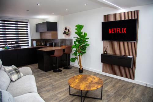 a living room with a kitchen and a table at Luxury 2 Bed West London, Free Parking in Uxbridge