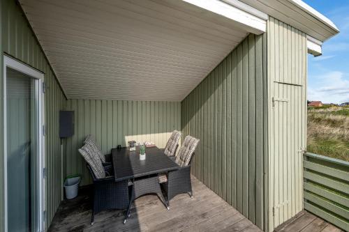 Gambar di galeri bagi Cozy Holiday Home With A Large Enclosed Terrace di Hvide Sande