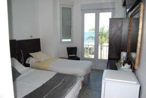Postel nebo postele na pokoji v ubytování Hôtel Azur