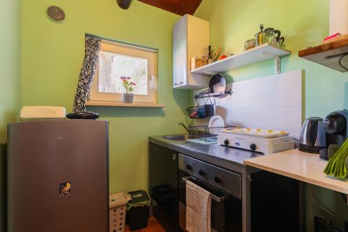 Aspromonte Yellow Houseにあるキッチンまたは簡易キッチン
