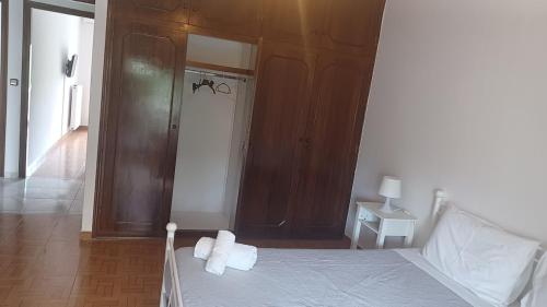 a bedroom with a bed with two towels on it at family home in Kanálion