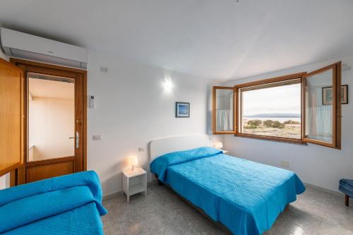 a bedroom with a bed and a window at Cri in Calasetta