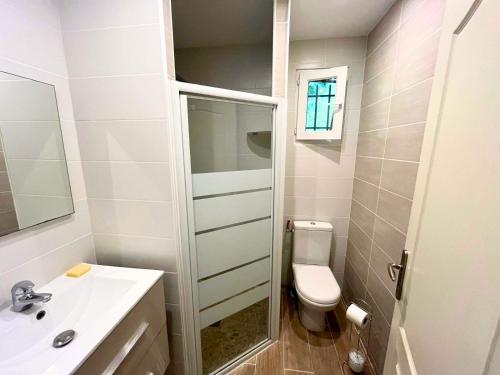 Koupelna v ubytování Le Havre de Paix - Proche Bordeaux et Océan, avec jardin