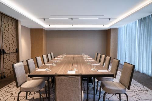 a large conference room with a long table and chairs at InterContinental Hotels Real Lima Miraflores by IHG in Lima