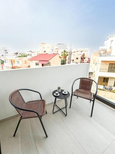 Μπαλκόνι ή βεράντα στο Sunset Balcony and Espresso Station Apartment