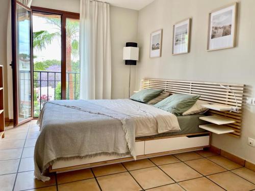 a bedroom with a large bed and a balcony at Beautiful Apartment Alfaz del Sol in Alfaz del Pi