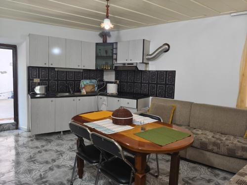 Kuchyň nebo kuchyňský kout v ubytování oneTwoSleep GuestHouse