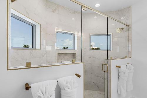 a bathroom with a shower and a glass shower stall at Prime Location, Heated Pool, Game Room - FMB- Beach Please - Roelens in Fort Myers Beach