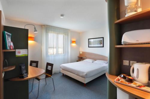 Postel nebo postele na pokoji v ubytování Suite-Home Orléans-Saran