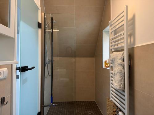 a shower with a glass door in a bathroom at Modernes Stadtwohnen im charmanten Fachwerk, Mindestaufenthalt 3 Tage in Plau am See