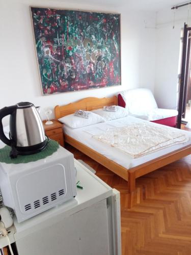 a room with two beds and a microwave at Villa Milas - Soba 02 in Tkon