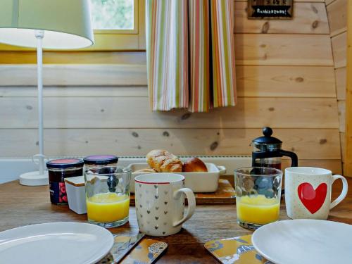 Pilihan sarapan tersedia untuk tetamu di 2 Bed in Sheinton 93396
