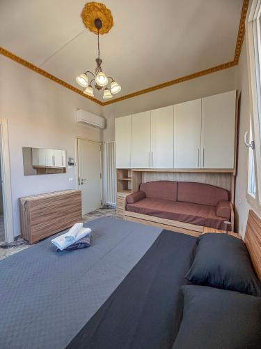 a living room with a bed and a couch at Villa Miky - Via Francigena Altopascio in Orentano