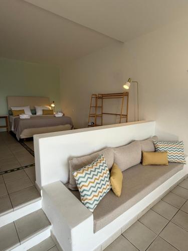 Postel nebo postele na pokoji v ubytování Lipsi Blue Hotel