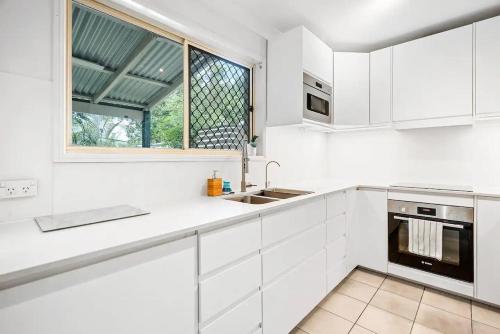 ブリスベンにあるLuxurious Urban Eco Escape 3BRのギャラリーの写真