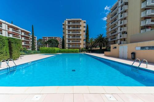 Πισίνα στο ή κοντά στο Studio Riviera piscine et plage à deux pas