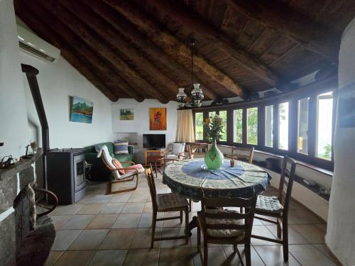 Kuchyň nebo kuchyňský kout v ubytování Casa Cappellina by HolAp SA