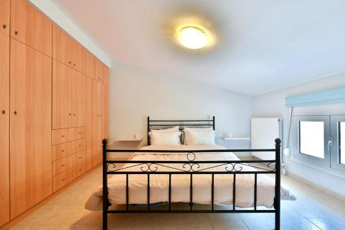 Ένα ή περισσότερα κρεβάτια σε δωμάτιο στο AURA Beach House