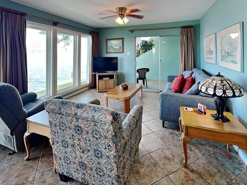 TV a/nebo společenská místnost v ubytování Watercolor Skies