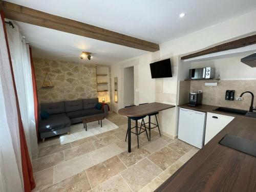 Face au théâtre antique - balnéo - jardin