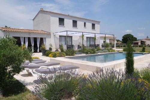 charming family house with private pool, near the center of arles, quiet, in the camargue natural park – 8 people