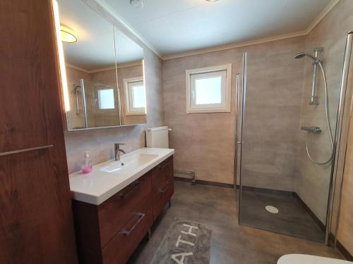 a bathroom with a sink and a shower at Villa Majringen in Vidsel
