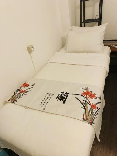 Huawei Shared Home - Wellness- LGBT- 1 min Metro to Linate aeroport - Later Check-in After at 19 - no people do not respect the time - no people do not come back for sleep before midnight 24