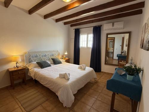 En eller flere senge i et værelse på Nerja Paradise Rentals - Villa Alminares