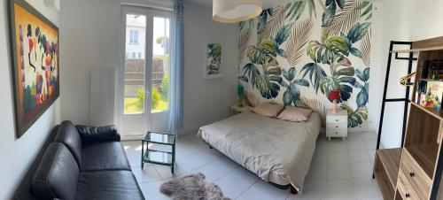 a small bedroom with a bed and a couch at La petite saline in Le Croisic