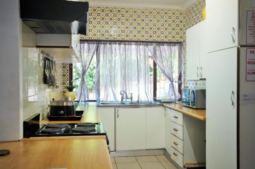 Gallery image of Breeze & Bliss Beach House 300m Walk to the Beach! in Pennington