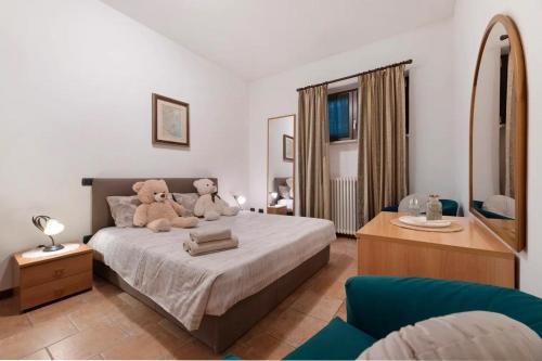 A bed or beds in a room at Liivv House Apartment - Lake Como