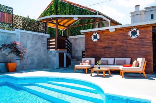 a patio with a pool and a table and chairs at Benvenuti HONEY in Zemun