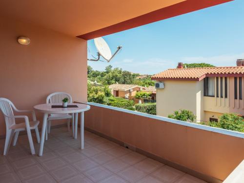 a balcony with a table and chairs and a view at 5 min dal mare - Ampia villa con Terrazza e Aria Condizionata in Costa Rei