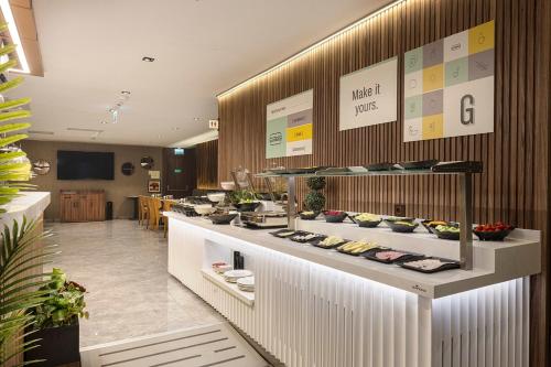 ホテルの敷地内または近くでの食事または食べ物