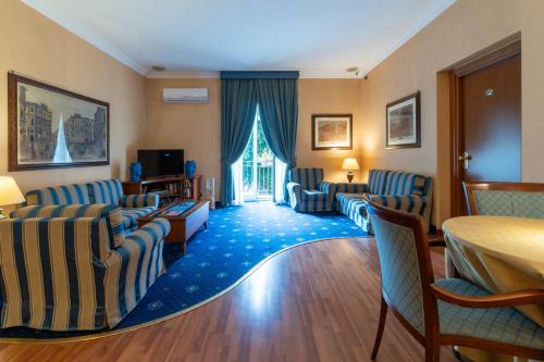 Posedenie v ubytovaní Massimo Plaza Hotel