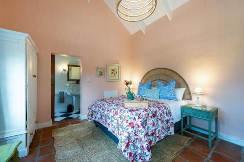 Ένα ή περισσότερα κρεβάτια σε δωμάτιο στο Cripps Cottage, Cheverells Farm