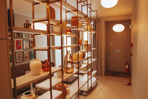 a room with a shelf with vases on it at Domum 4 in Porto