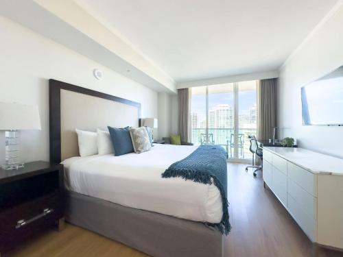 Postel nebo postele na pokoji v ubytování MVR Balcony Suite You will Want to Book Fast