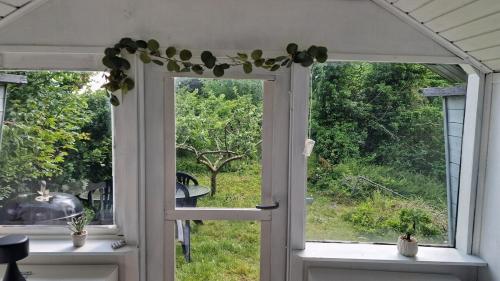 Vườn quanh Overnatning i Kværndrup i "lillehuset"