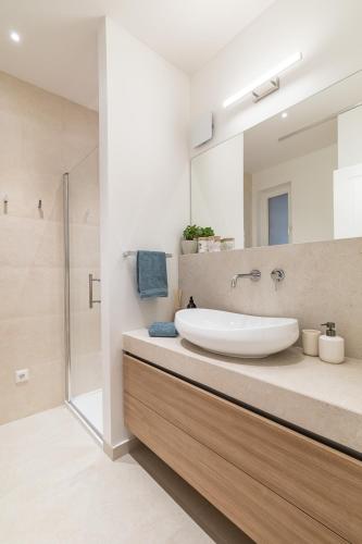 Seaway Apartment Balcony & Sea View